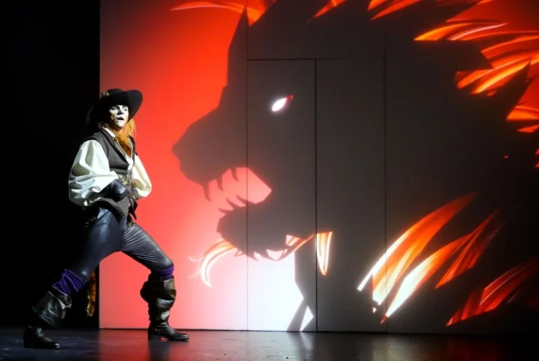 Ici7 Agde Chat Botte Le Musical 481494 03 1777204020 F2dd237b