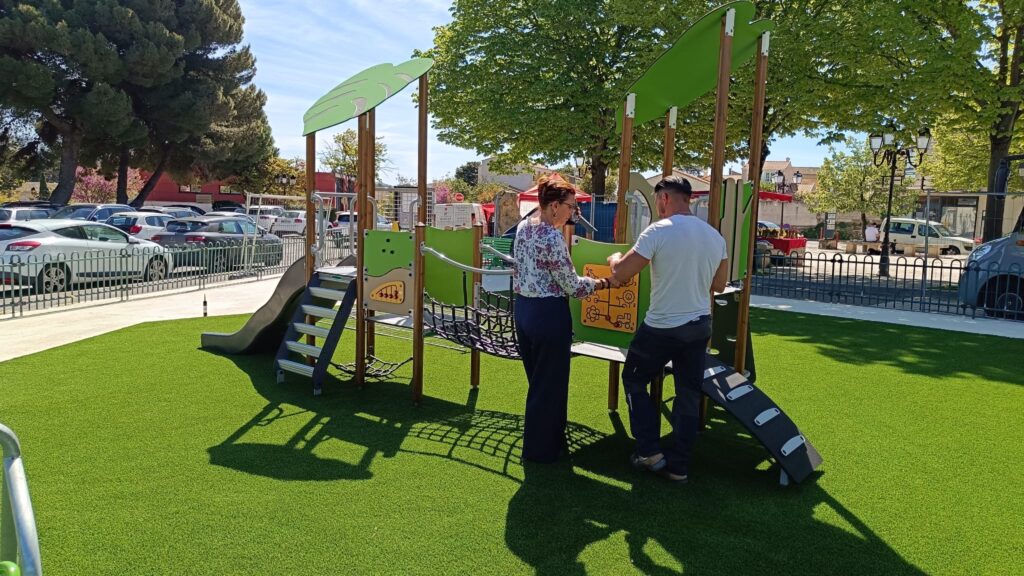 Ici7 Poussan Une Nouvelle Aire De Jeux Place De La Mairie Image 2 6f44ff