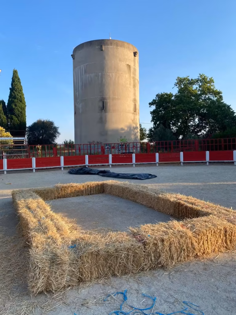 bottes de paille arènes Montbazin château d eau fête locale 2026