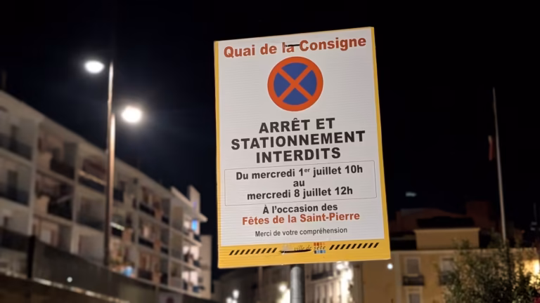panneau stationnement interdit quai de la consigne Sète fêtes saint-pierre juillet 2026