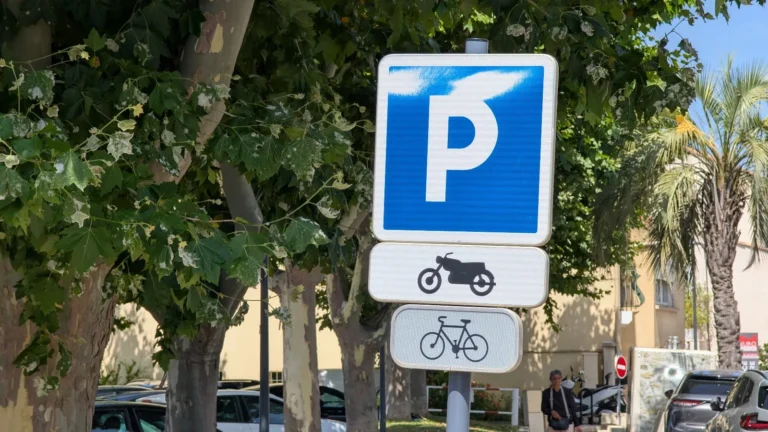 Parking de la Place Lucien Salette - Balaruc-les-Bains