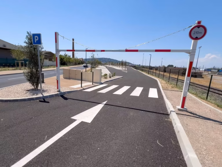 Entrée du nouveau parking relais gratuit de la Voie de contournement Nord à Sète