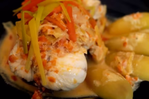 Lotte de la bourride sétoise nappée de sauce à l'aïoli, pommes de terre à côté