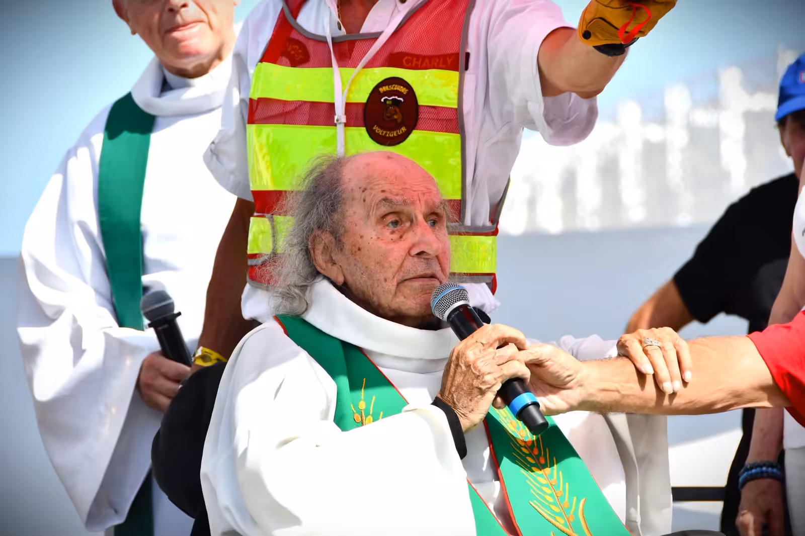 Le Père Guy Gilbert lors de la traditionnelle bénédiction des motos, Brescoudos 2026 à Agde