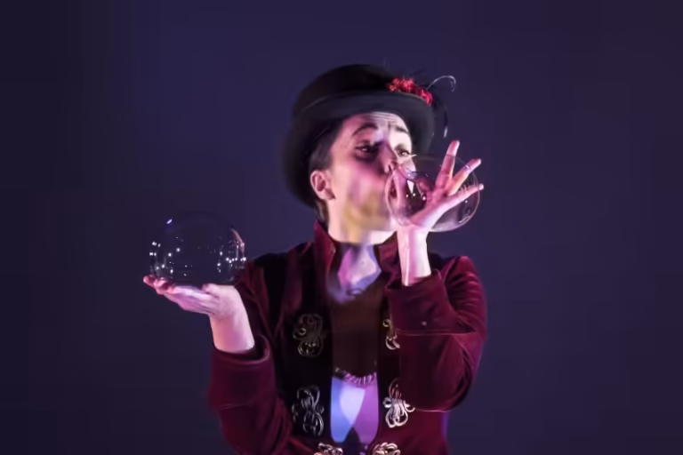La Dompteuse de bulles - magie burlesque à Agde