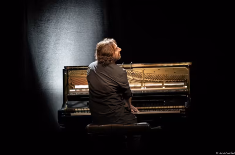 André Manoukian seul en scène au Théâtre Agathois à Agde