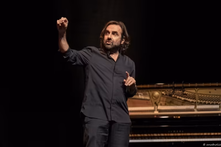 André Manoukian seul en scène au Théâtre Agathois à Agde