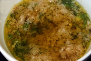 Pistade sétoise à la chapelure, ail, persil et vinaigre pour l'eau sel