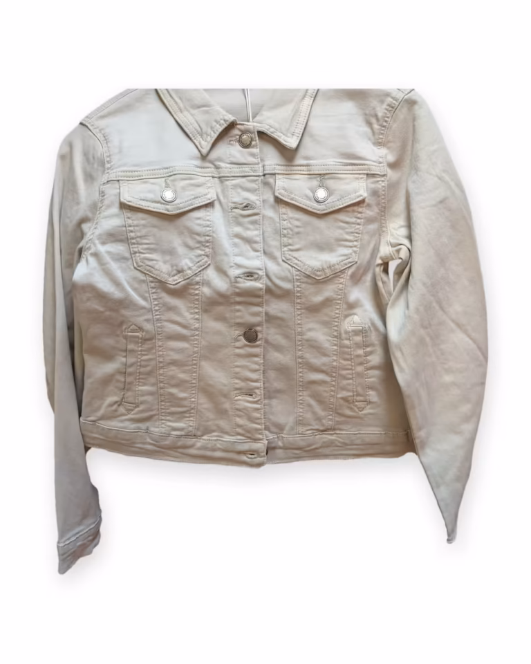 Veste cintrée en jean beige sur fond blanc, vue de face