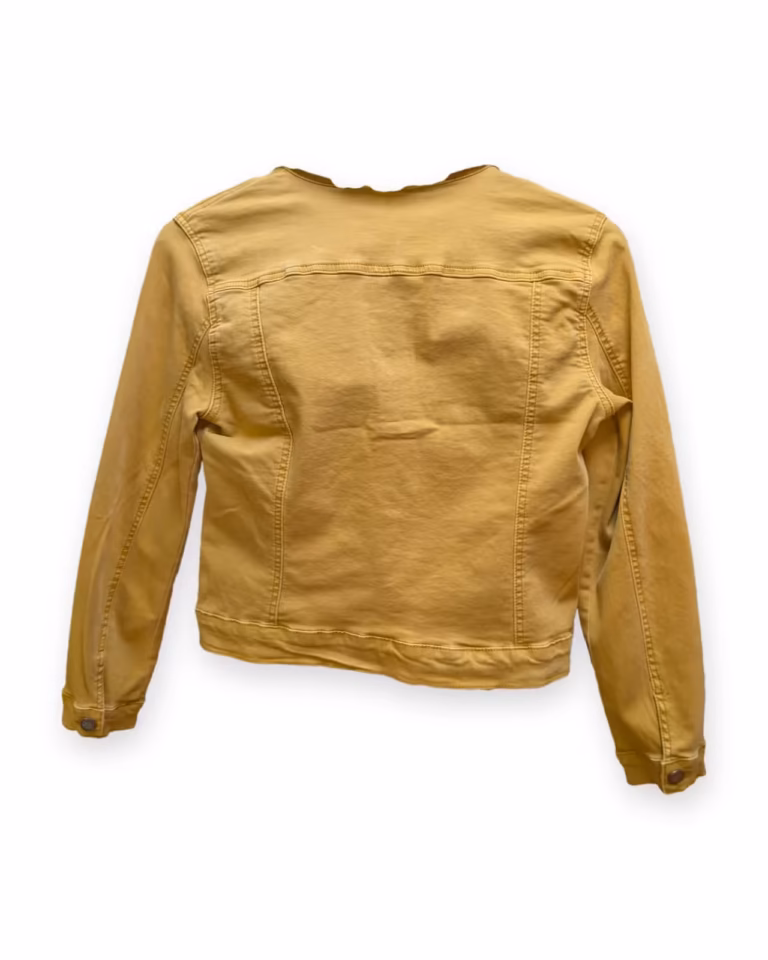 Veste cintrée en jean moutarde sur fond blanc, vue de dos