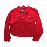 Veste cintrée en jean rouge sur fond blanc, vue de face