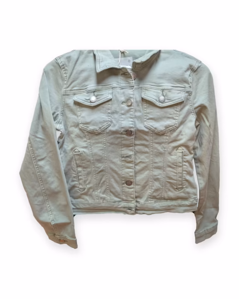 Veste cintrée en jean vert sauge sur fond blanc, vue de face