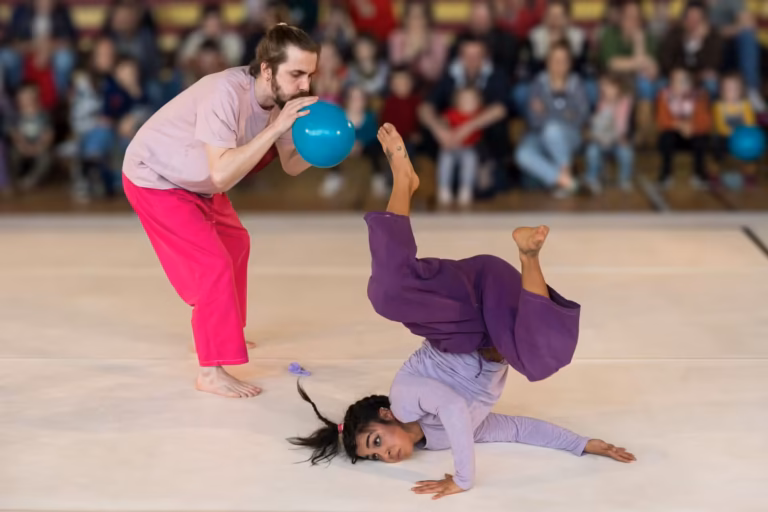 Baoum ! - cirque jeune public, Cie Scom à Frontignan