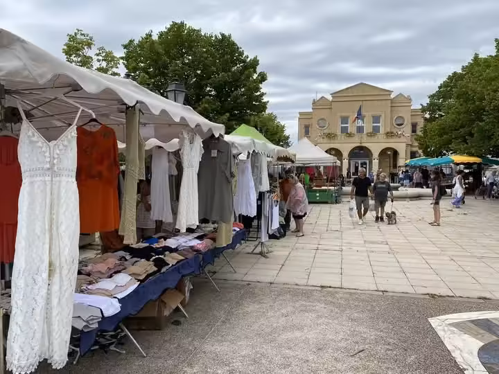 Marché du vendredi à Poussan