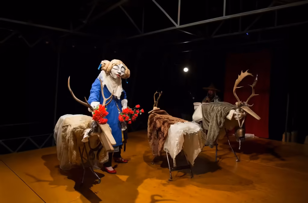 La Turakie fait son K-barré, marionnettes à Marseillan