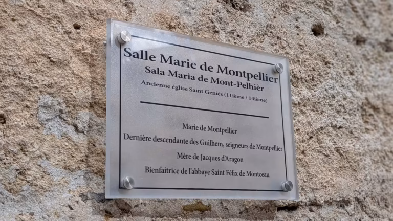 Plaque « Salle Marie de Montpellier », ancienne église Saint-Geniès