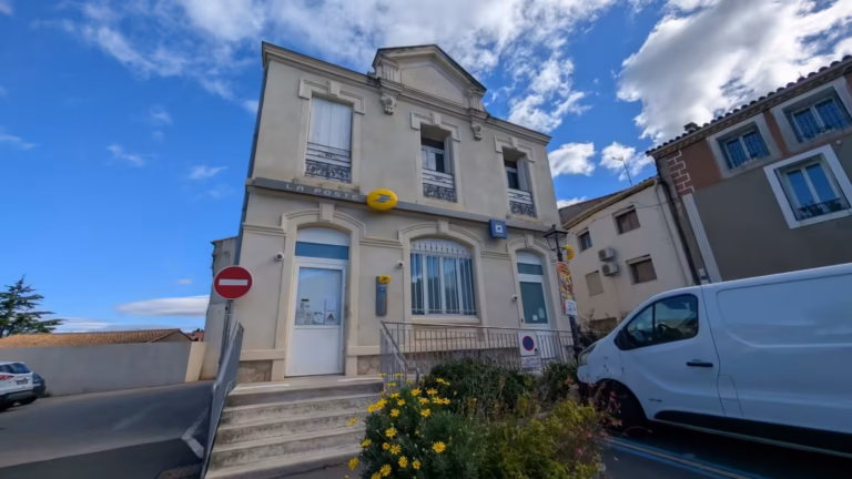 Façade du bureau de poste de Gigean