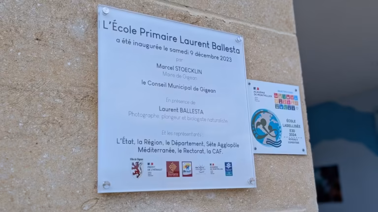 Plaque d'inauguration de l'école Laurent Ballesta, 9 décembre 2023