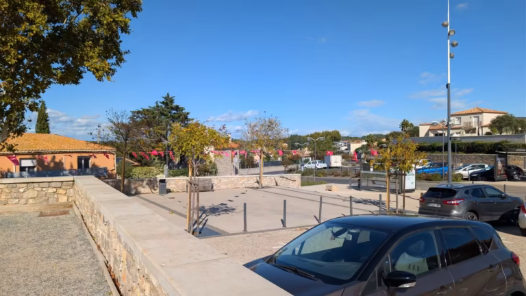 Esplanade Marcel Pradel, muret de pierre et arbres