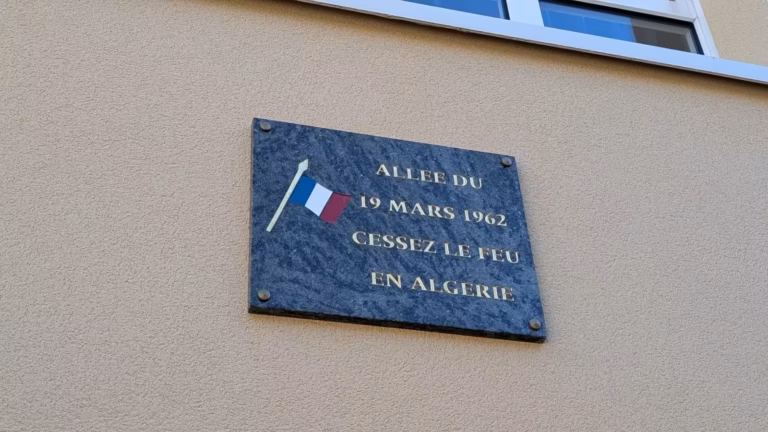 Plaque « Allée du 19 mars 1962, cessez-le-feu en Algérie »