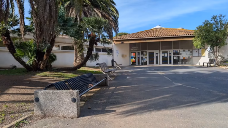 Entrée de l'école maternelle Jules Verne au Cap d'Agde