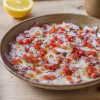 Carpaccio de poulpe en fines tranches avec huile d'olive et tomate