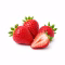 Fraises fraîches entières et une fraise coupée sur fond blanc