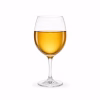 Verre de muscat doré ambré à la robe translucide sur fond blanc