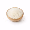 Riz blanc long grain présenté dans un petit bol en bois