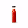 Petit flacon en verre de sauce pimentée rouge sur fond blanc