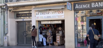 Façade du Bazar Cettois sur le quai de la Résistance au Cadre Royal à Sète