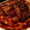 Assiette de macaronade sétoise avec rigatoni, brageole, croustillous et boulettes
