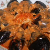 Moules farcies sétoises dressées en couronne, nappées de sauce