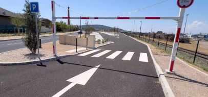 Entrée du nouveau parking relais gratuit de la Voie de contournement Nord à Sète