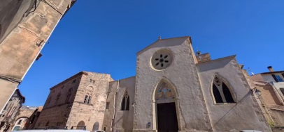 Façade de l'église Saint-Pierre de Poussan et sa rosace