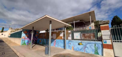 Préau et fresques murales de l'école Haroun Tazieff à Gigean