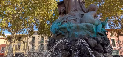 Fontaine de la République et sa statue de bronze