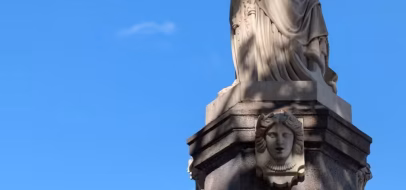 Fontaine La Belle Agathoise et sa statue d'Agathé