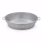 Bassine de cuisine en métal galvanisé vide sur fond blanc