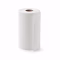 Rouleau de papier absorbant essuie-tout blanc gaufré sur fond blanc