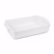 Plat à four rectangulaire en céramique blanche isolé sur fond blanc