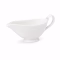 Saucière en porcelaine blanche avec bec verseur sur fond blanc