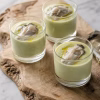 Veloute de courgette au curry en verrines surmonte d une huitre fraiche